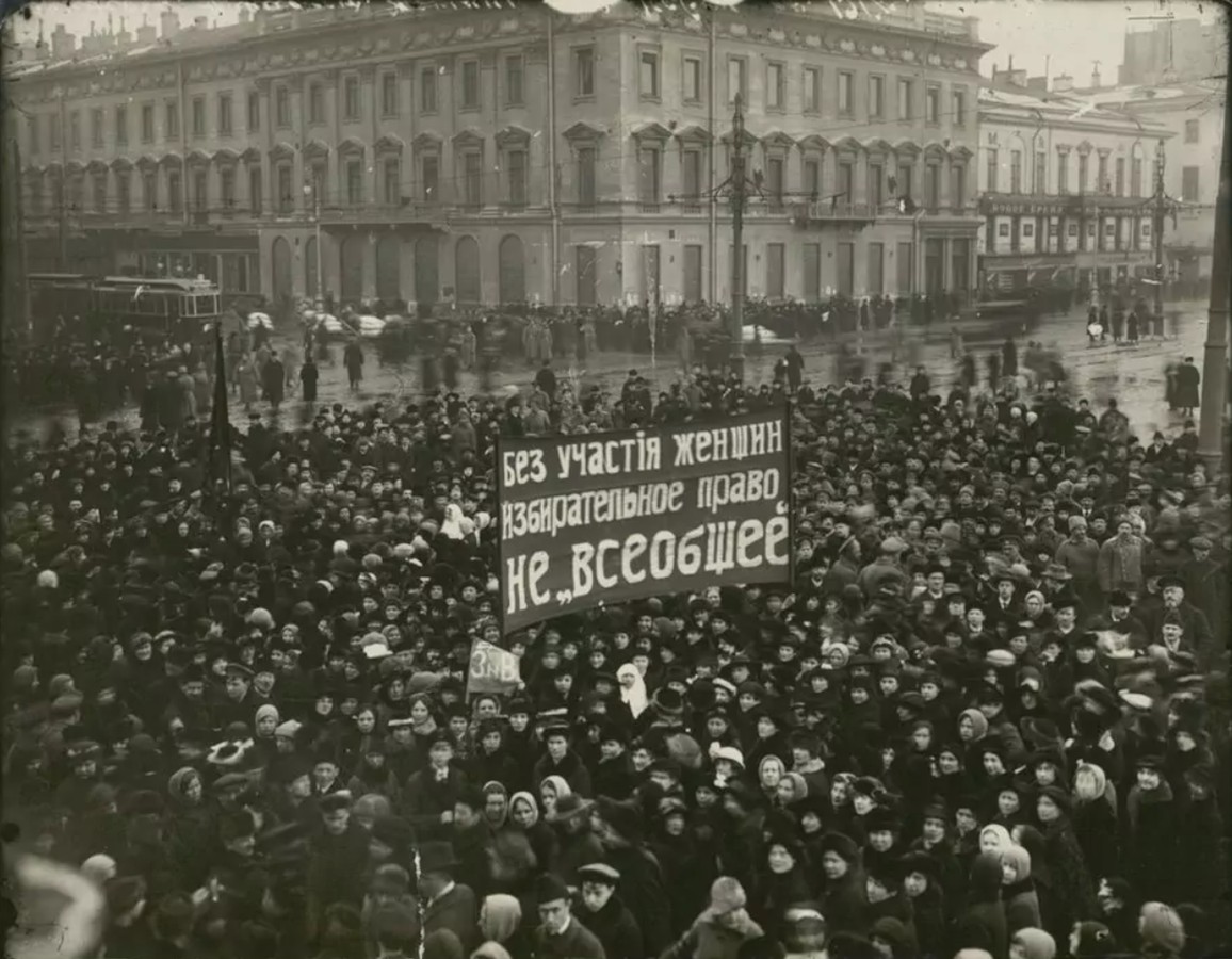 Невский проспект в дни революции