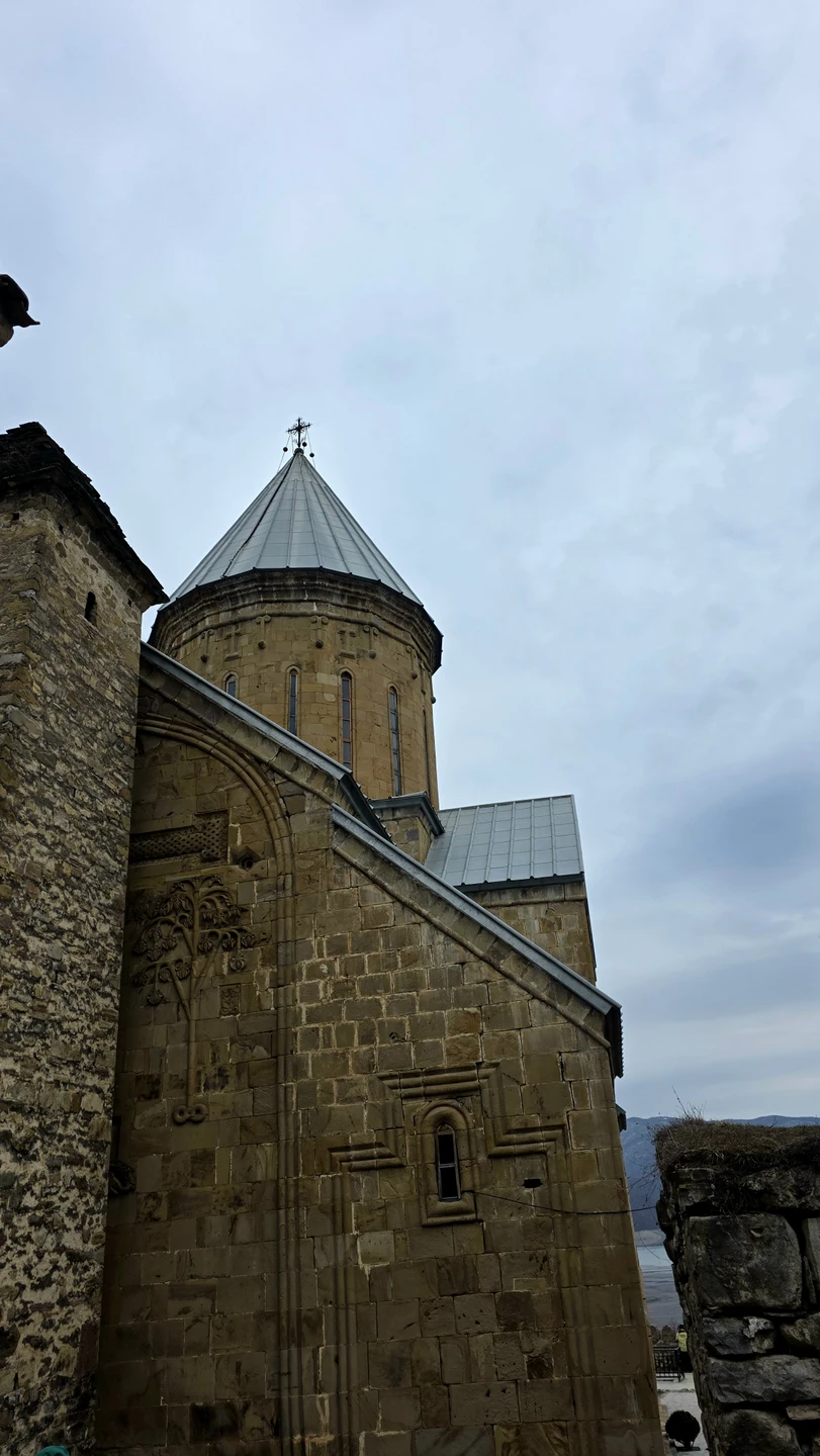 Всё прошло прекрасно! Экскурсия была на 2ух языках: английский и русский, интересные и впечатляющие локации на