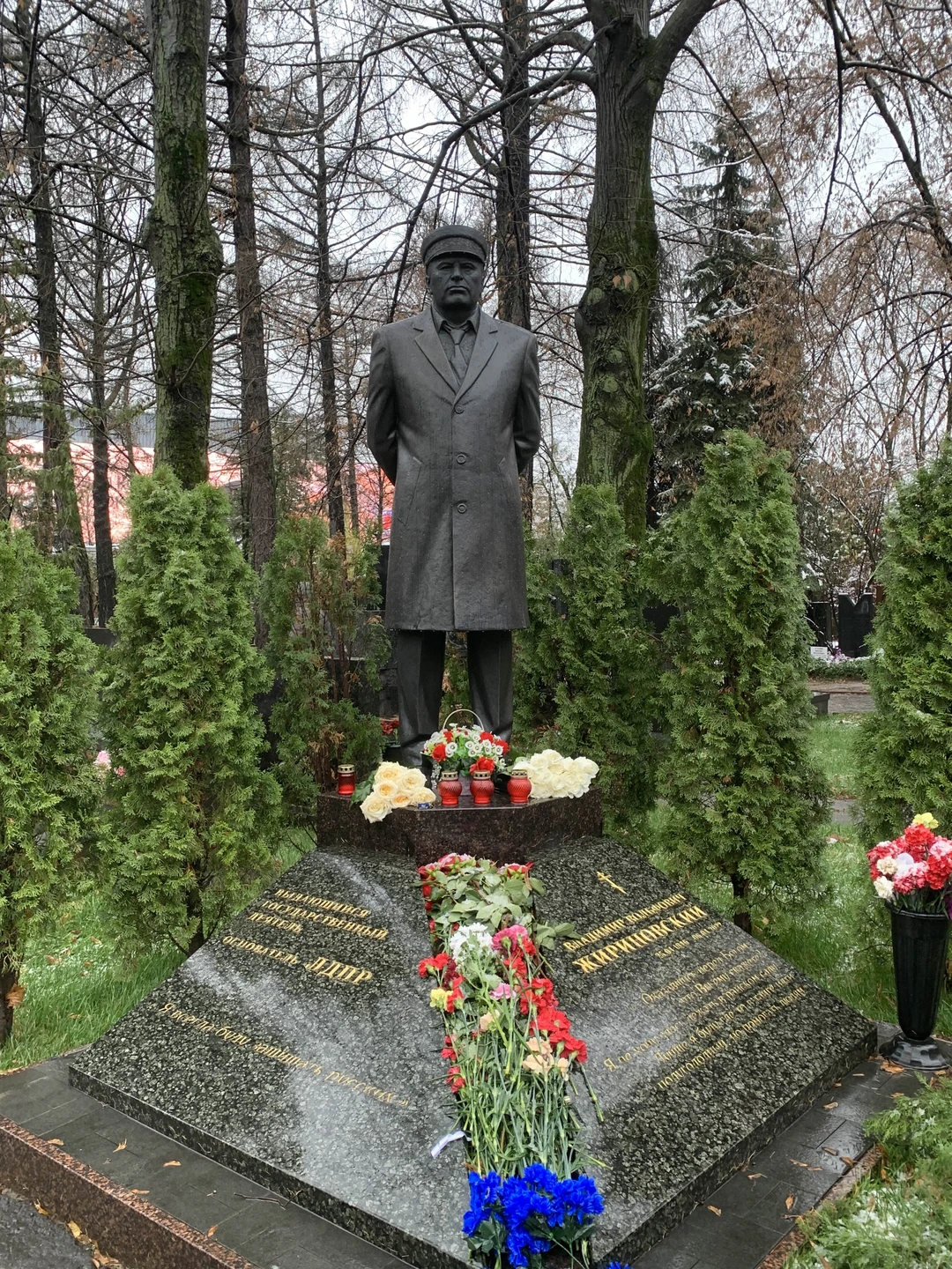 Чудесная и очень познавательная экскурсия. Надежда - внимательный, вовлеченный и очень много знающий человек, которой нравится