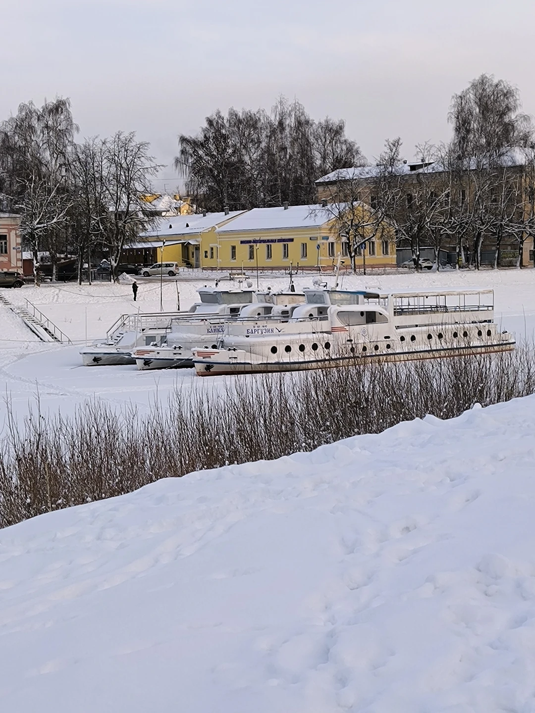 Прекрасная прогулка по исторической набережной города, с "открыточными" видами, с погружением в богатую историю Вологды. Чудесный