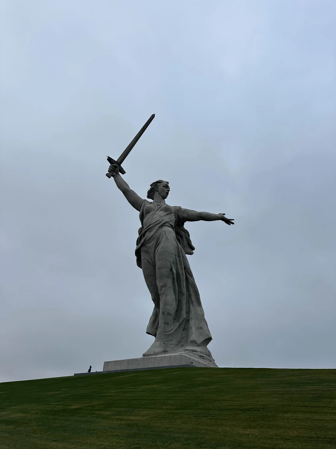 Однозначно рекомендую данную экскурсию! Мы сходили на Мамаев курган сначала сами, просто погуляли, все посмотрели, но