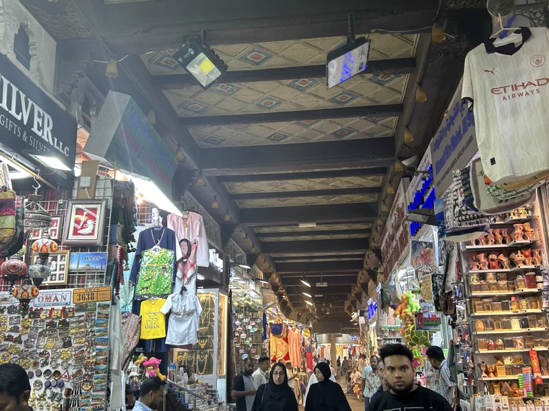 Отличная поездка по Маскату. Можно увидеть все основные достопримечательности города и даже успеть прикупить сувениров на