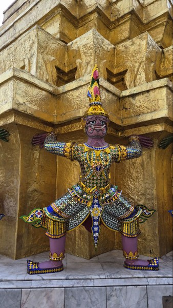 Хочу выразить огромную благодарность за потрясающую прогулку! Это был тот случай, когда гид и профессионал своего