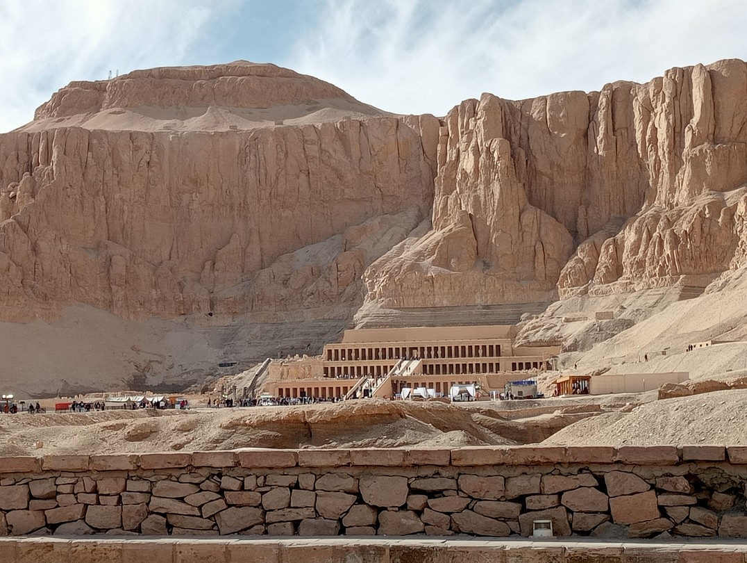 13.02.23 была на экскурсии в Луксор. В целом экскурсия интересная. Очень понравилась организация. Всё чётко, удобно,