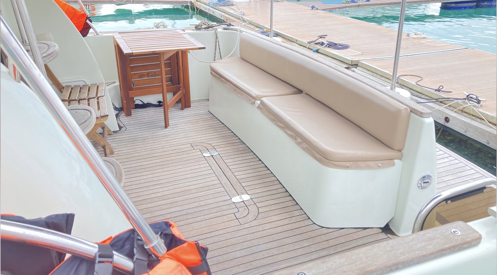 Морская прогулка в Сочи на двухпалубной испанской яхте