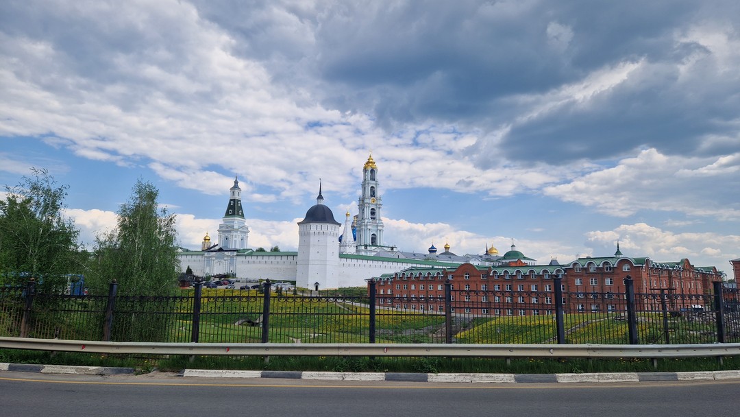 Спасибо Дмитрию за приятную прогулку вокруг стен Лавры и очень интересный рассказ! Не всегда темп и