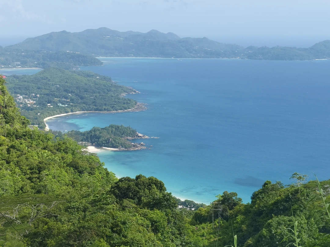 Большое спасибо Захару за интересную, насыщенную экскурсию по тропическому острову