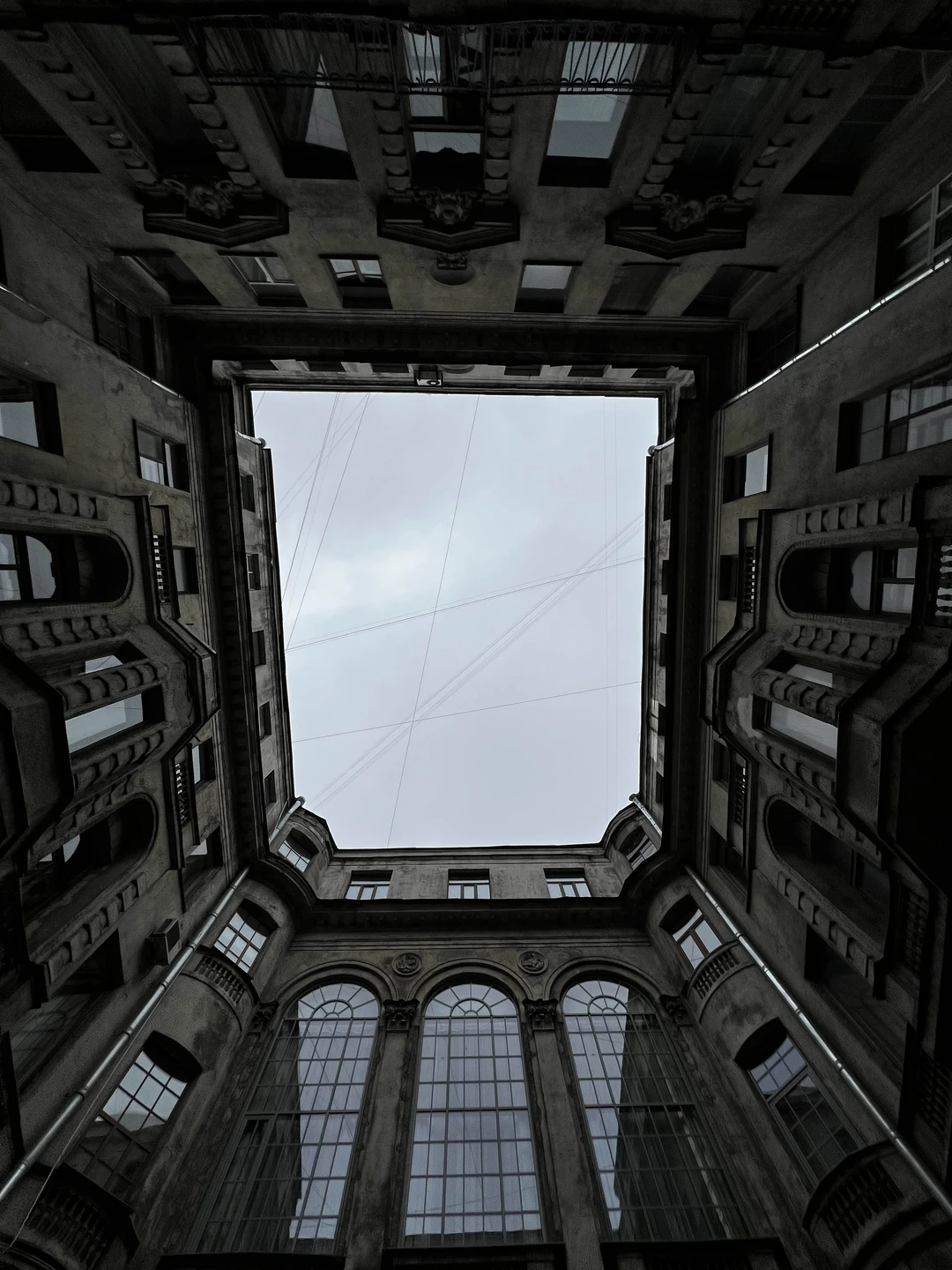 Секреты Петроградской стороны: дворы-колодцы, парадные и доходные дома (Галина)