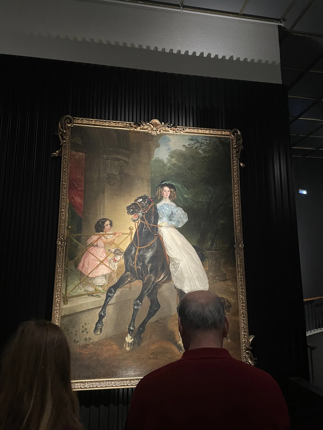 Никита- потрясающий гид! Не спешный, внимательный, подбирает точные описания к каждому сюжету:)