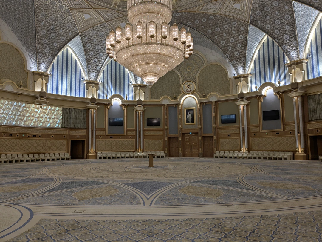 Нашим гидом был Хан. отличный гид. Хорошо знает историю. Отличный рассказчик. Ездили на семиместном минивэне. Всё