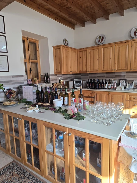 Все было замечательно! Остались очень довольны) Экскурсия прошла в удобном для нас темпе, с учётом всех