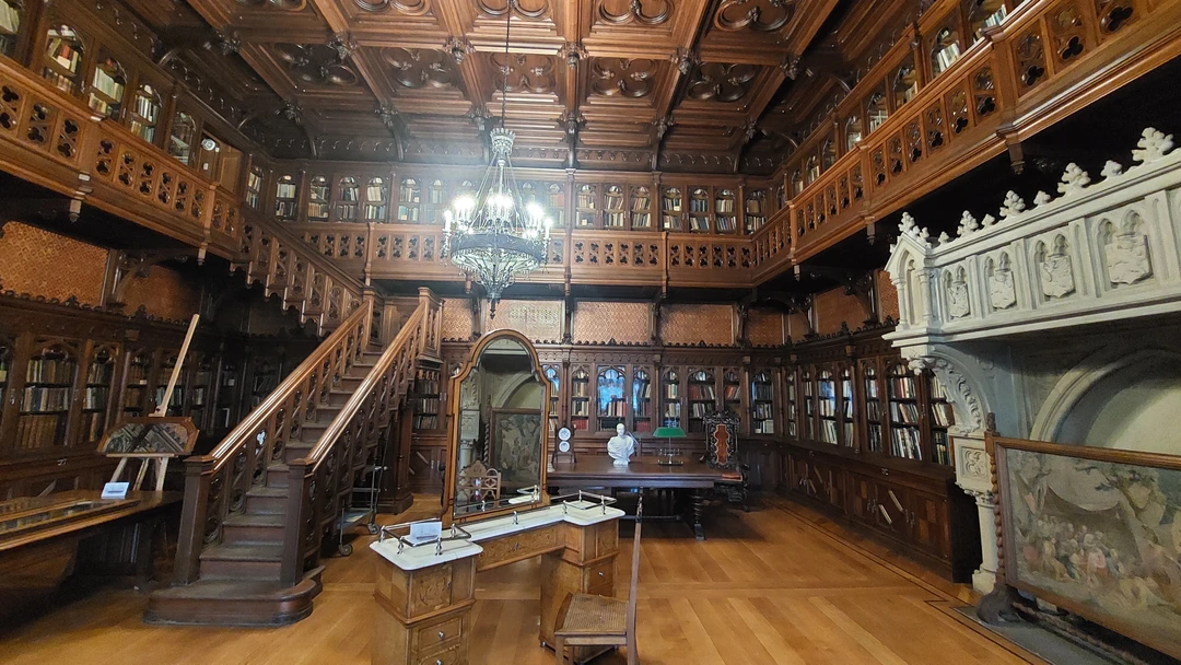 Снова в Петербурге и снова к Михаилу, но на новую экскурсию. Тема другая, а интересный рассказ