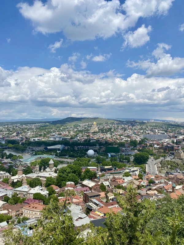 5 городов, сап-прогулка, вино и знаковые локации: яркое путешествие в Грузию