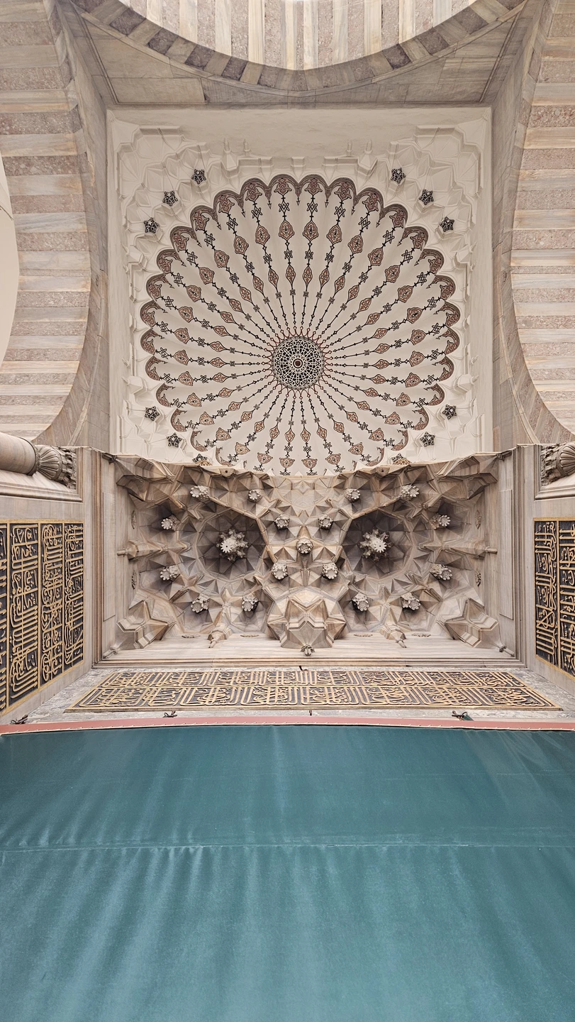 Экскурсия по Стамбулу с замечательным гидом Бейхан стала для нас настоящим открытием! За пол дня мы успели осмотреть все знаковые места