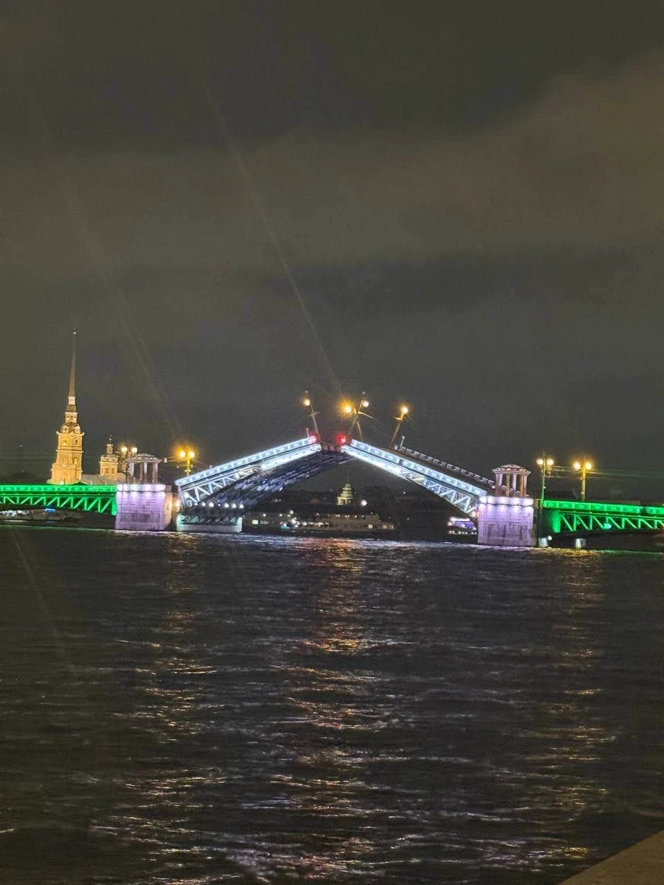 Спасибо за интересную экскурсию Алексею. Проехали на автомобиле по красивому городу, сделали несколько остановок, увидели, как