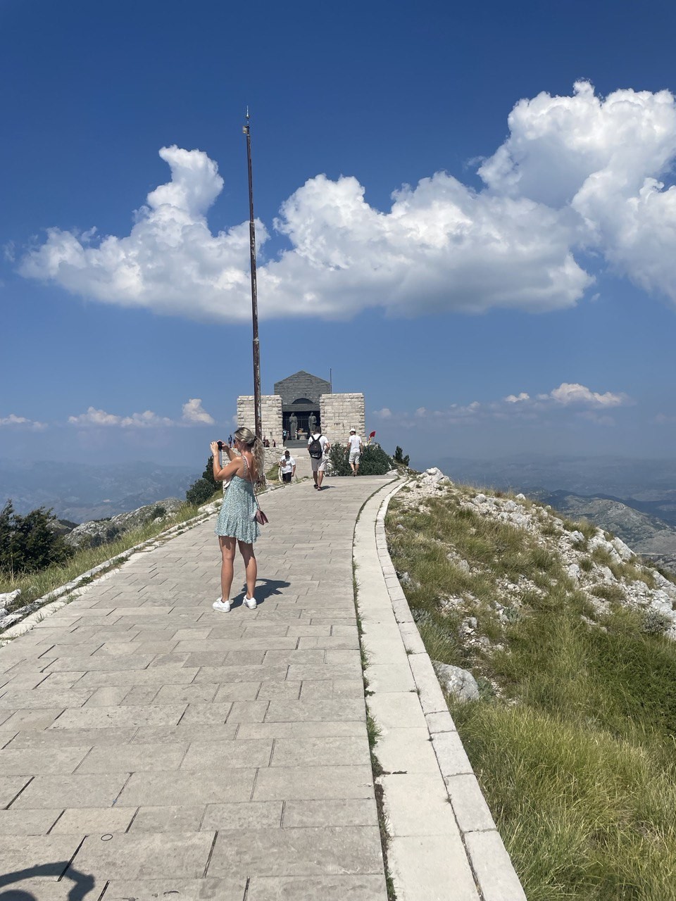 Потрясающая экскурсия. Все было увлекательно, интересно и ярко. Гид легко улавливает настроение компании.