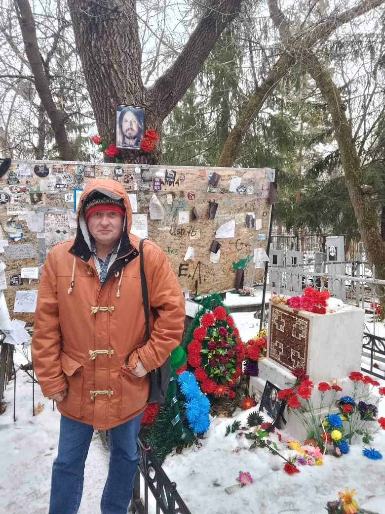 Отличная экскурсия по местам Егора Летова, всем рекомендую! Не торопились, пообщались, поделились сведениями о музыканте. Плюс