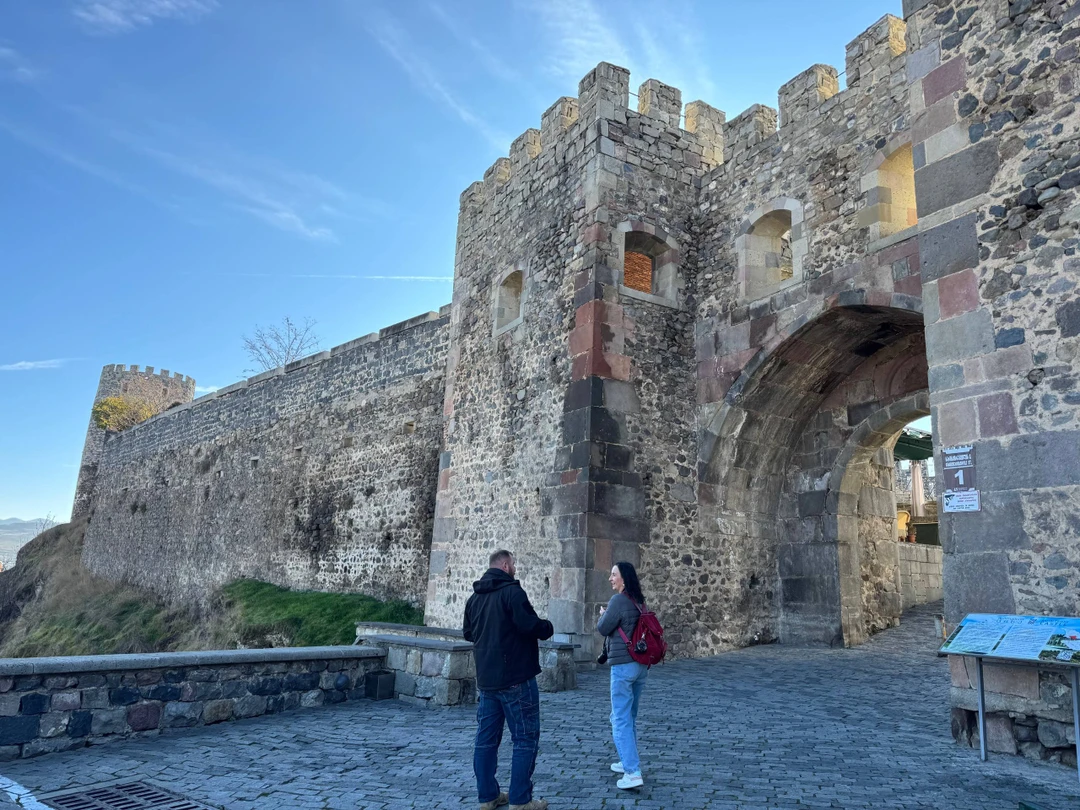 Отличная экскурсия, интересно, красиво, много интересного. Гид Георгий весёлый, остроумный и душевный человек. Водитель Джего профессионал,