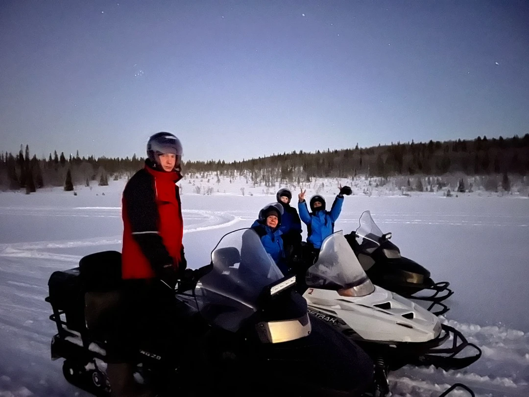 Часовая прогулка на снегоходах в мини-группе (Ольга)