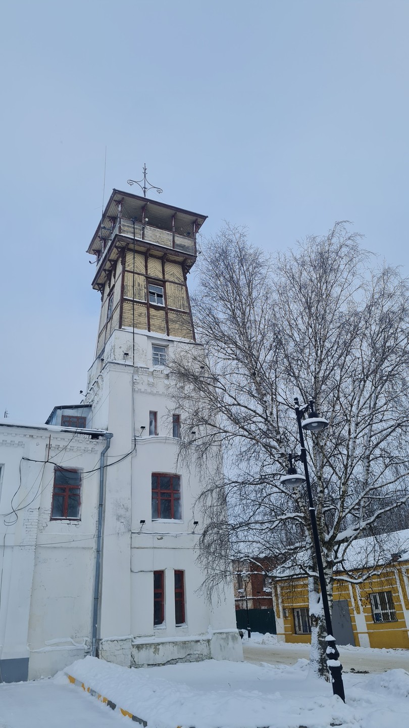 Удивительная русская красавица Марина! Влюблена в свой город, умеет увлекательно преподносить информацию, гостеприимная хозяйка- угостила нас