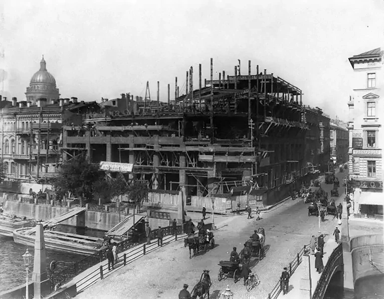 Красавица Мойка - взгляд с берега