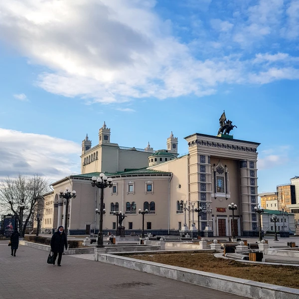 Из Иркутска в Бурятию: Иволгинская долина и буддийские дацаны