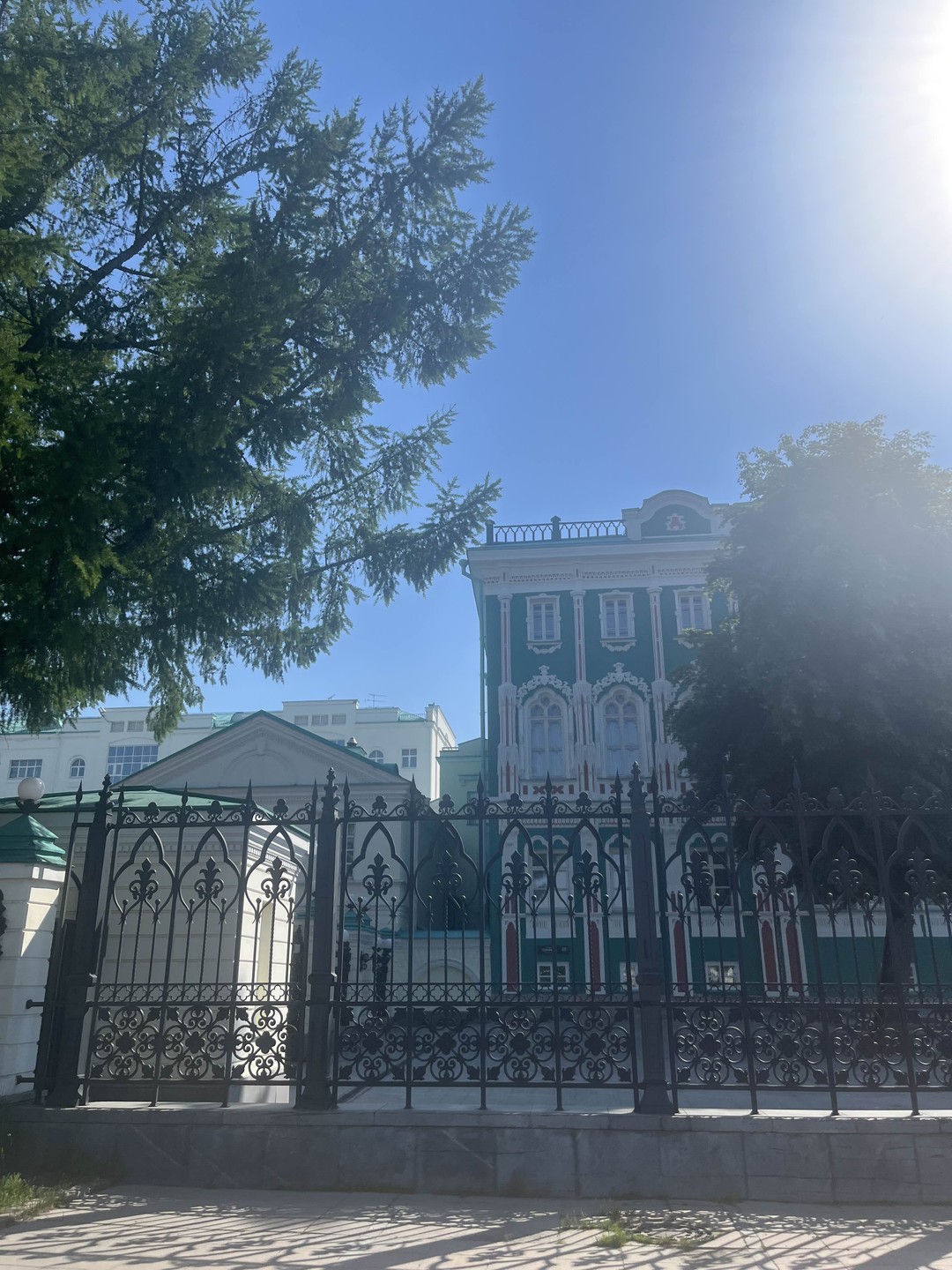 Очень приятно провели время, узнали много нового о Екатеринбурге, его основателях, о прошлом и настоящем. Юлия