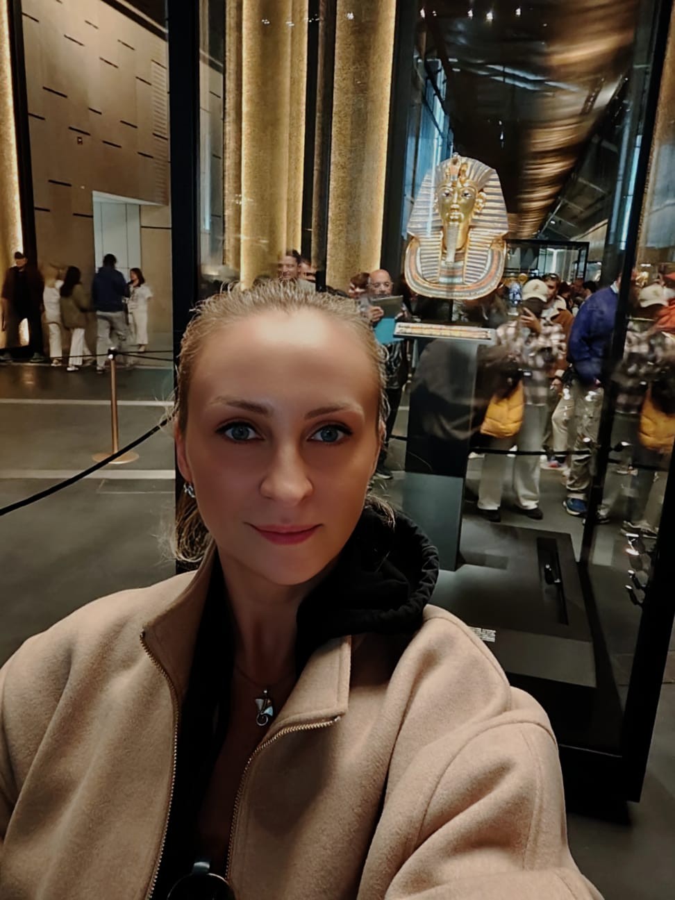 Это одна из лучших экскурсий в моей жизни. Самуил великолепно обрадован, очень корректный, интеллигентный. Знает очень