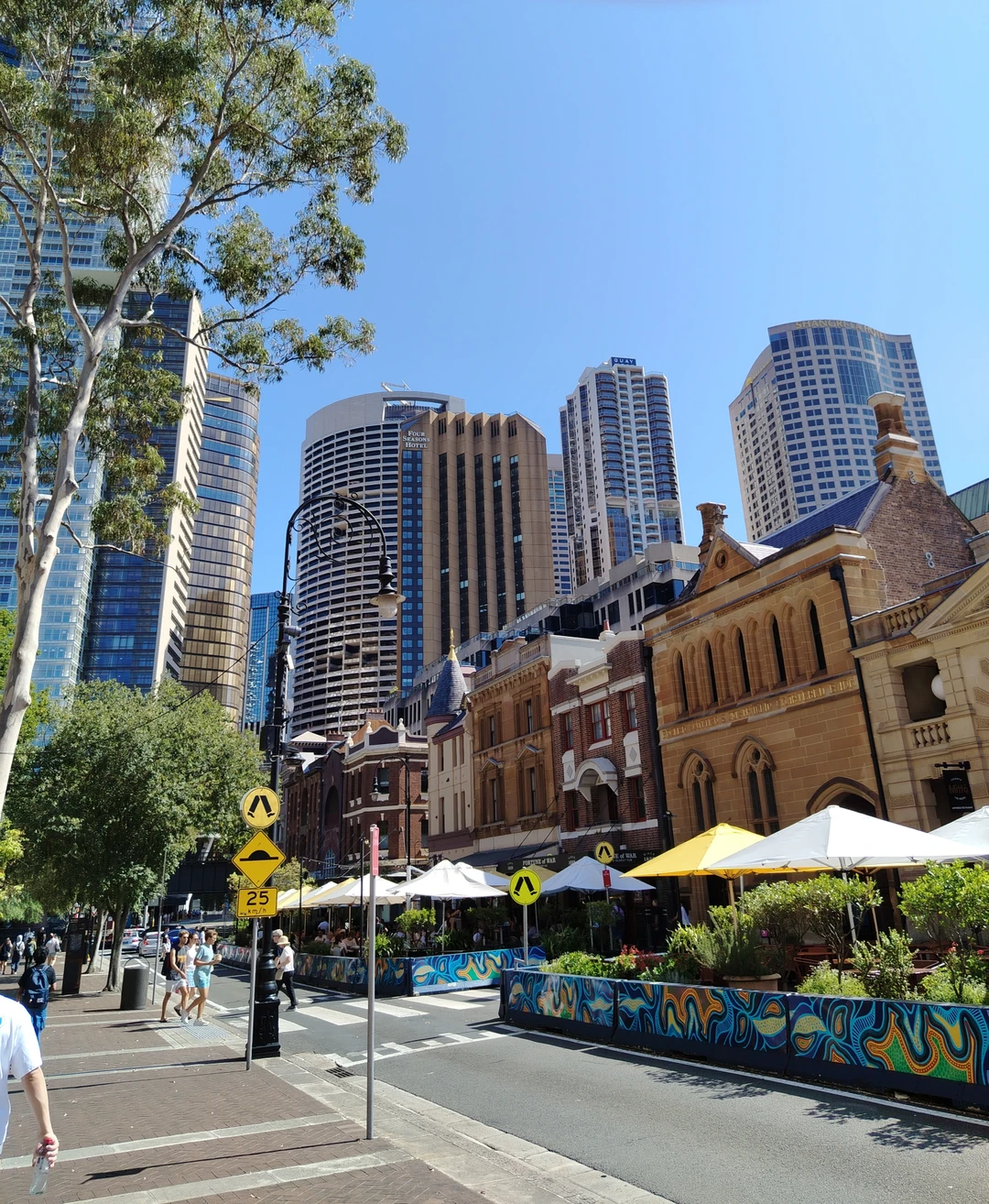 Это была замечательная обзорная экскурсия! Нас встретила экскурсовод Анна, очень доброжелательная девушка. Мы прошлись по знаковым