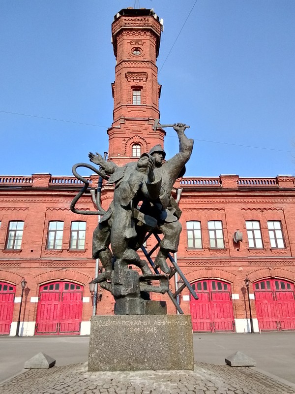 Вокруг станции метро «Горный институт»
