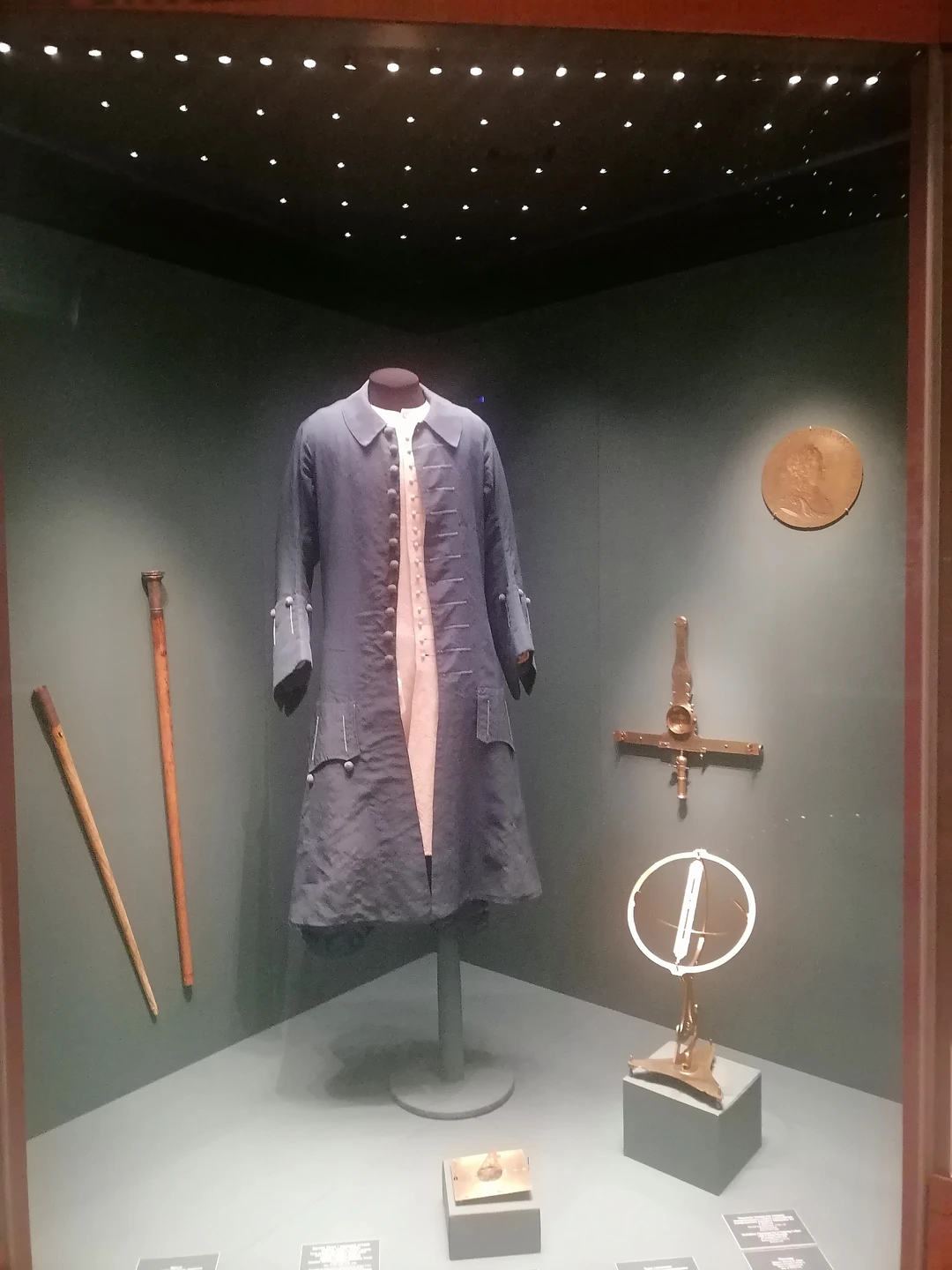 Экскурсию провела Марина. Очень увлекательно! Мы были в мини группе, поэтому очень комфортно, всё слышно и