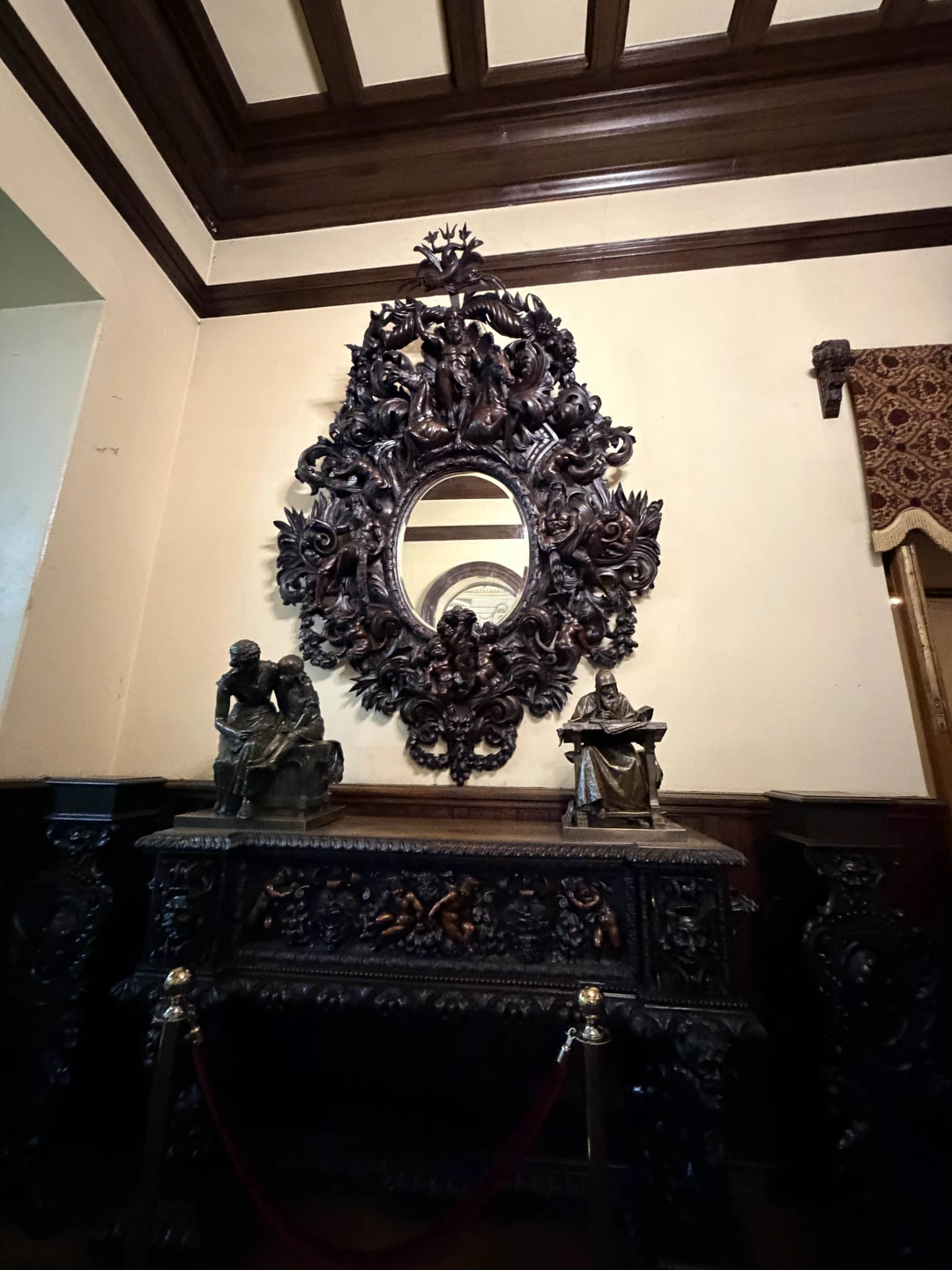 Очень красивый дворец!!!интересная экскурсия и факты