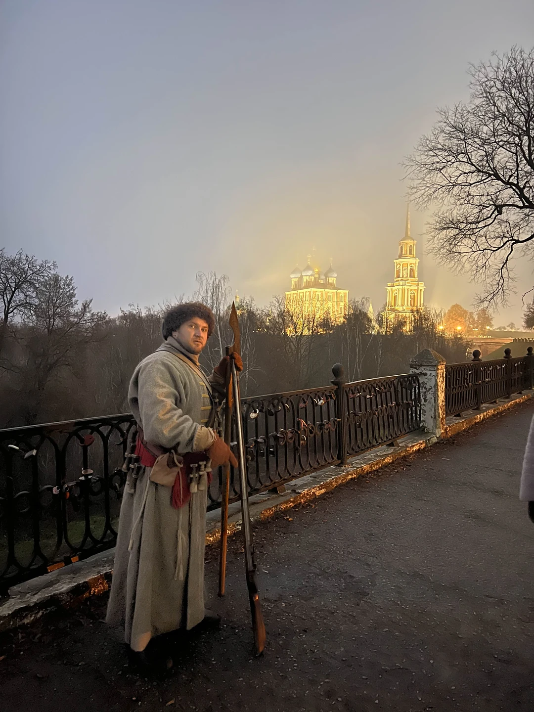 Наш гид Степан просто невероятный. Очень много рассказал из истории Стрельцов, рязанского края. Просто на время