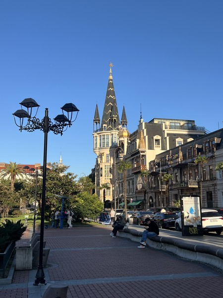 великолепно провели время с Владом на экскурсии по Батуми! влад прекрасный рассказчик, очень много знает, с