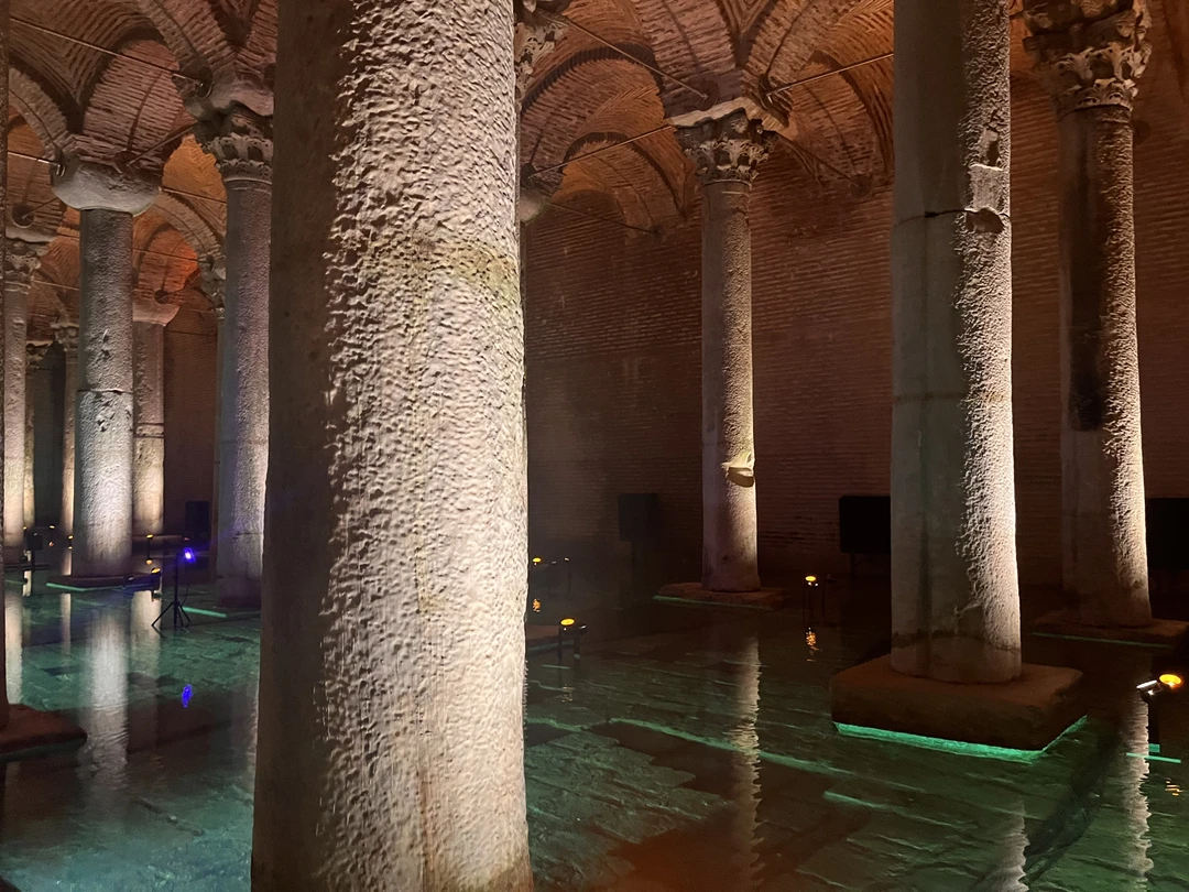 Профессионализм на высоте! Гид Леон провёл замечательную экскурсию в сжатые сроки(была пересадка между рейсами около 20