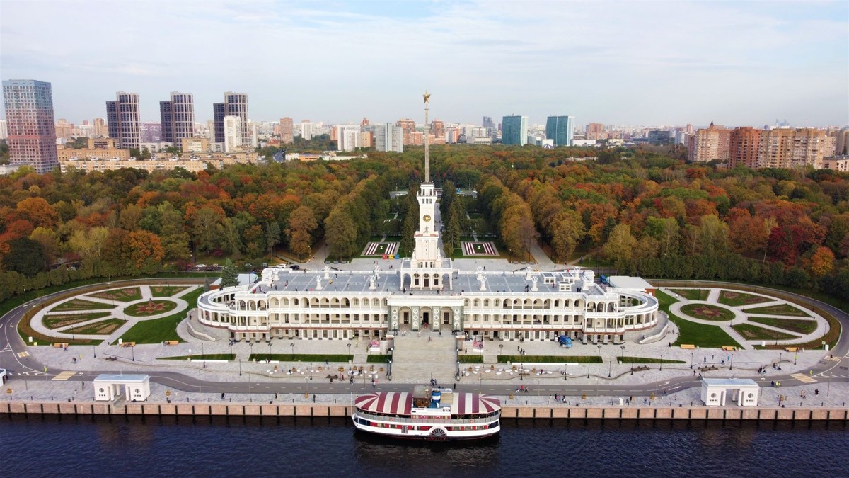 Фото 1 - Экскурсия: "Прогулка на колесном теплоходе по Химкинскому водохранилищу"