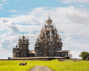 Шедевры деревянного зодчества на острове Кижи, знакомство с Петрозаводском