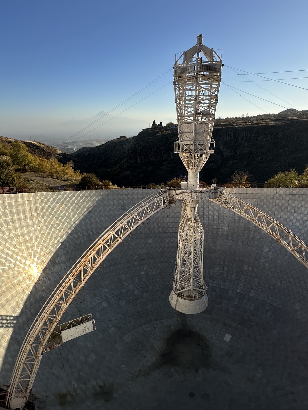 Мы были впечатлены местом, возможностью сюда попасть. Узнать историю людей, которые когда-то это создали. Благодарим Нарека