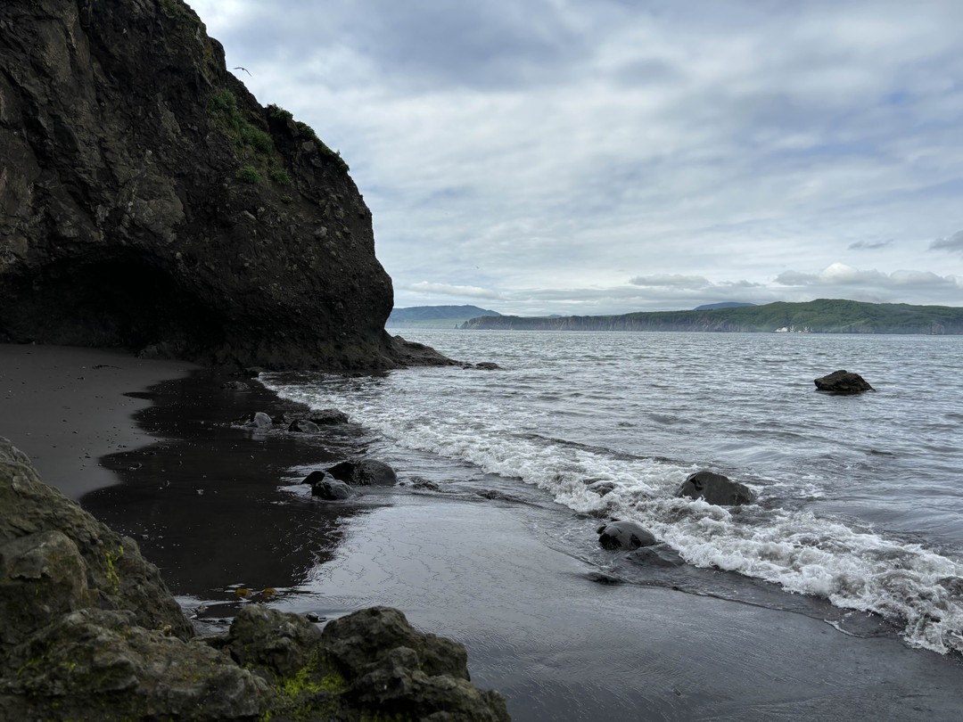 Большой семьей мы побывали на Камчатке: двое взрослых и 4 наших детей: 12,10,7 лет и малышка 9 месяцев! Благодаря гиду Сергею, мы полюбили этот край!
