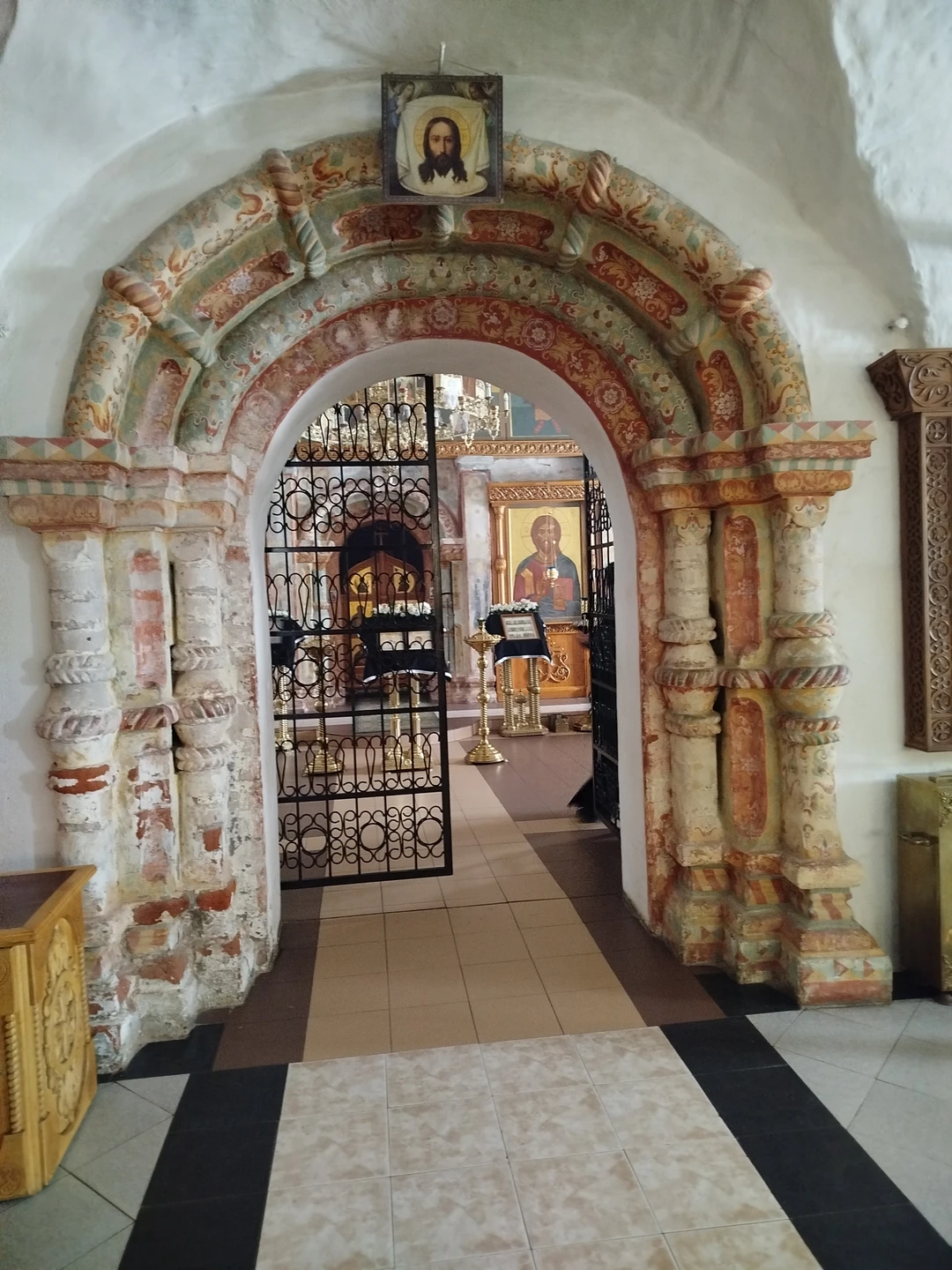 Были на экскурсии в ливневый снег,казалось бы погода совсем еюне для прогулок,но в итоге мы остались