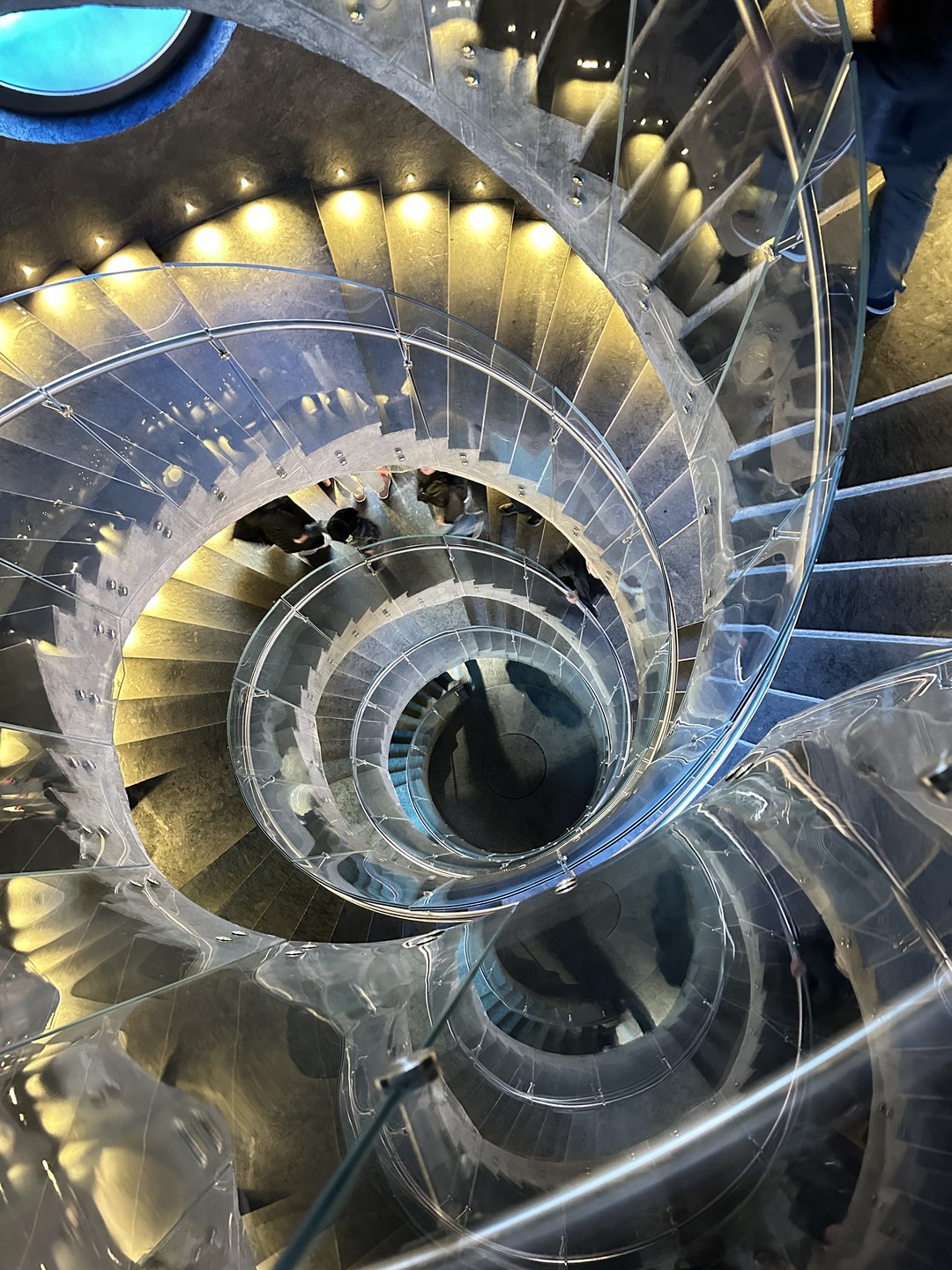 Замена экскурсовода не сказалась на прекрасном впечатлении об экскурсии, Лариса спасибо! Впервые посетив парк, теперь прекрасно