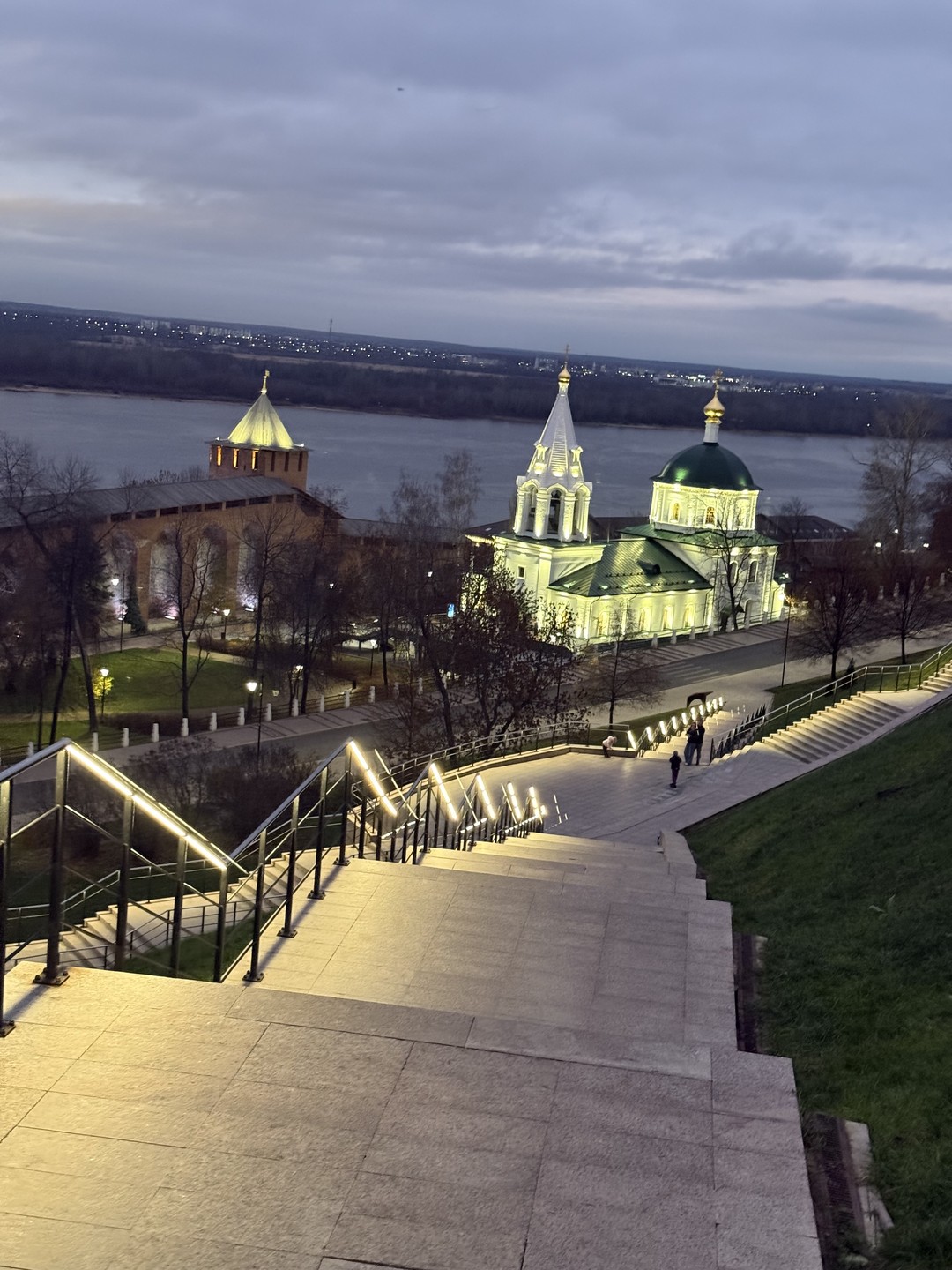 Прекрасный гид Юлия: позитивная, доброжелательная, предоставляет очень структурировано, познавательно и интересно информацию). В восторге от экскурсии
