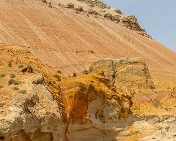 Белые и цветные горы Алтын-Эмеля, урочище Косбастау