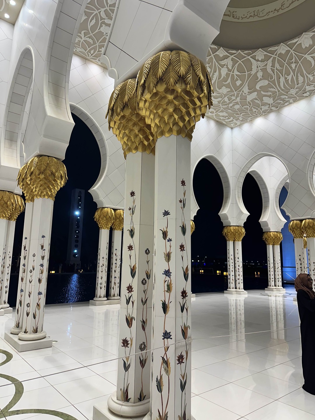 Наталья отличный гид и человек, любящий свой город, благодаря ей мы познакомились и очень полюбили Дубай