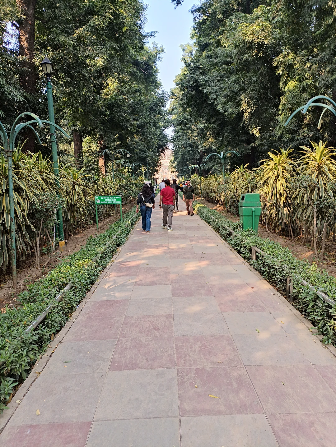 Отличная получилась экскурсия по Дели за один день! Побывали в действующем храмовом комплексе Акшардхам, посмотрели храм