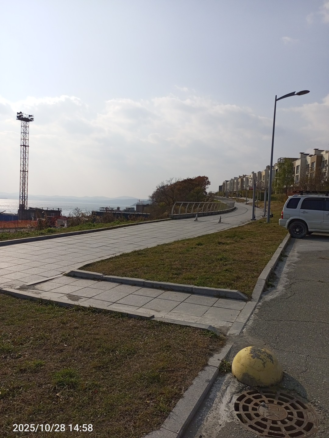 Организованно все на отличном уровне. Суть в том что сам маршрут не очень. Цивилизованная набережная в