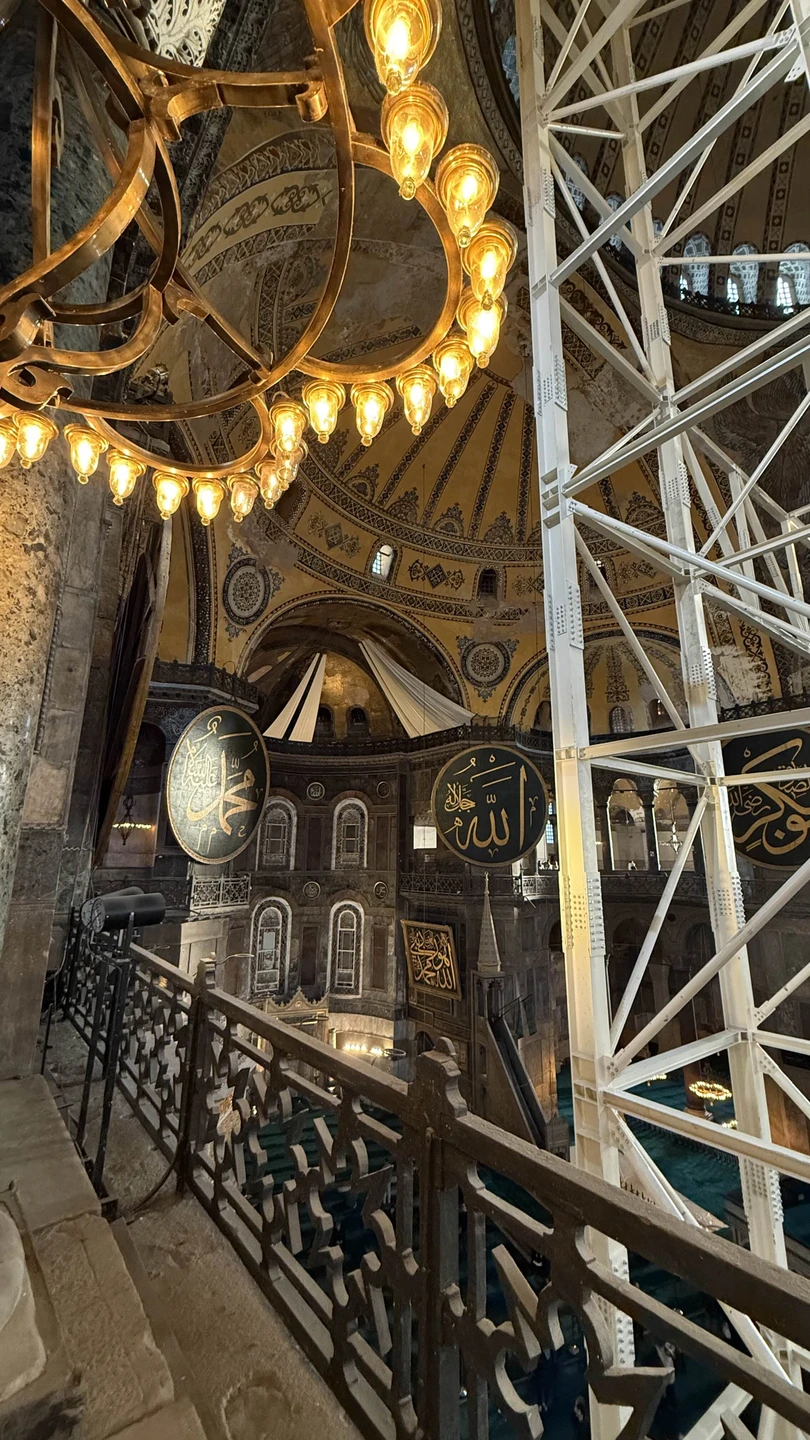 Потрясающий гид Ислам рассказывал невероятно интересно и красочно и про историю и про интересные факты! Экскурсия