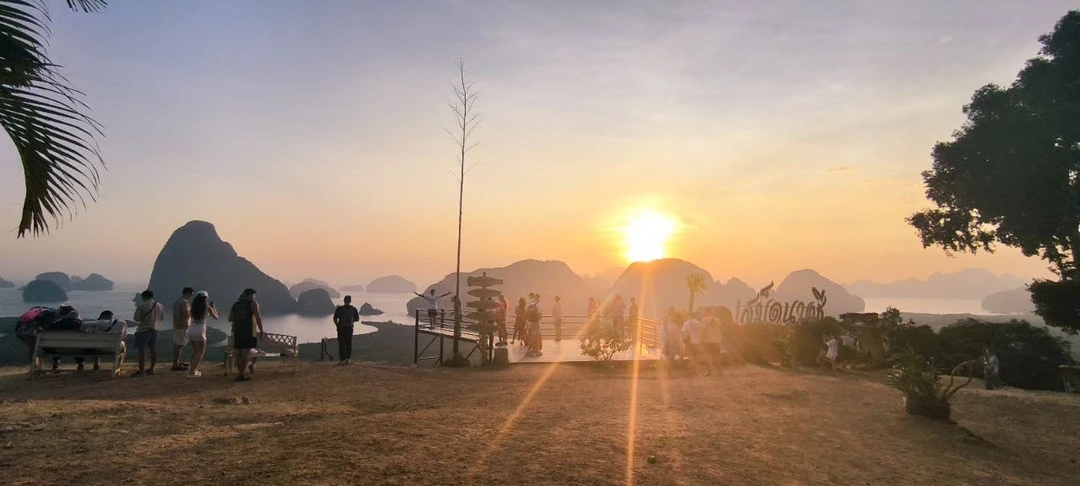 Организация как всегда на высоком уровне. Очень комфортная машина для всей семьи. Гид Сергей хорошо знает