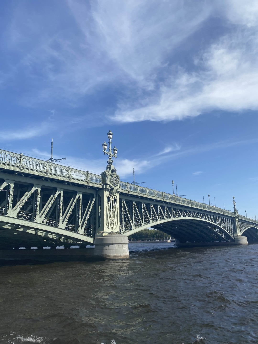Мне очень понравилась прогулка 🛥️Летний город, красивущая Нева, комфортабельный катер и вежливый капитан - это бинго!