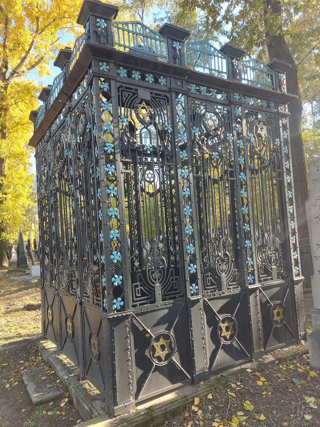 Атмосферно, захватывающе это лишь не многие эпитеты, которые можно применить к данной экскурсии.